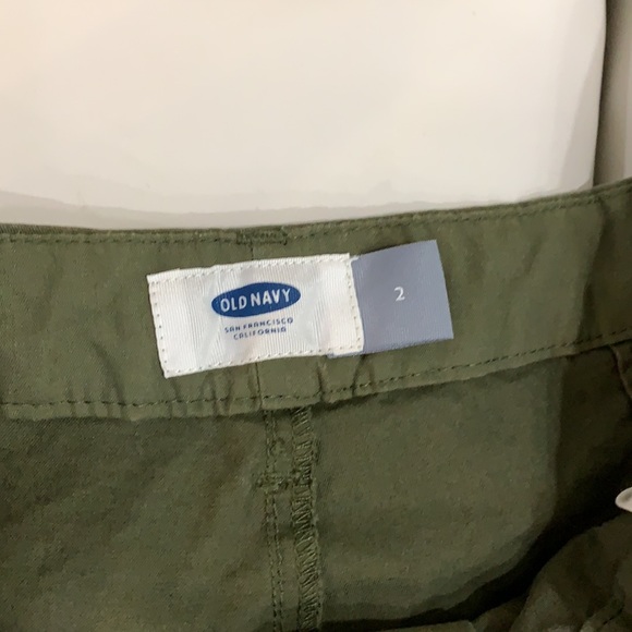Women’s Old Navy size 2 Shorts in Dark Olive - Picture 2 of 4